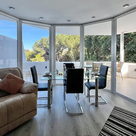 Вилла Relaxing Family Retreat With Stunning Golf Views *