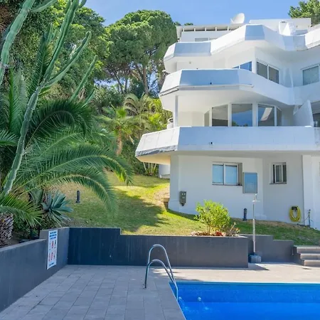 Villa Relaxing Family Retreat With Stunning Golf Views Benalmádena