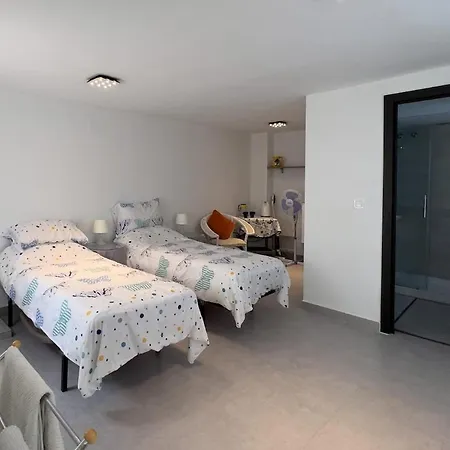 Вилла Relaxing Family Retreat With Stunning Golf Views Бенальмадена