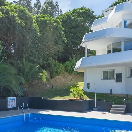 Relaxing Family Retreat With Stunning Golf Views *