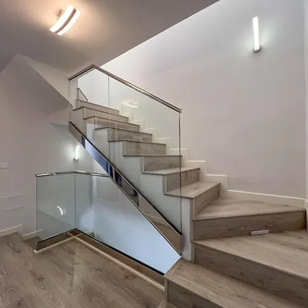 Relaxing Family Retreat With Stunning Golf Views